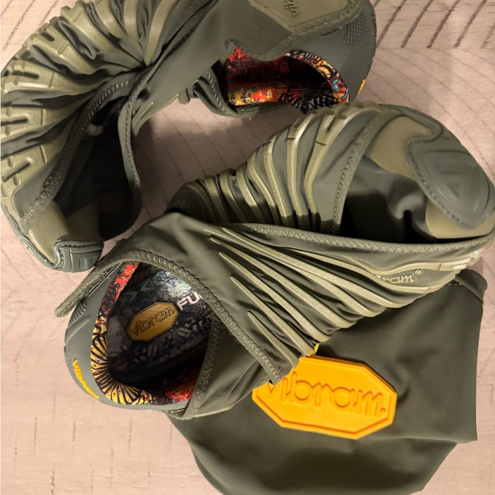 Vibram Women's Shoes in Olive Green and Yellow - Picture 2 of 3